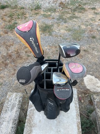 Bolsa de golf Ping con palos TaylorMade