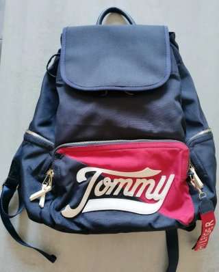 Mochila Tommy Hilfiger azul y roja
