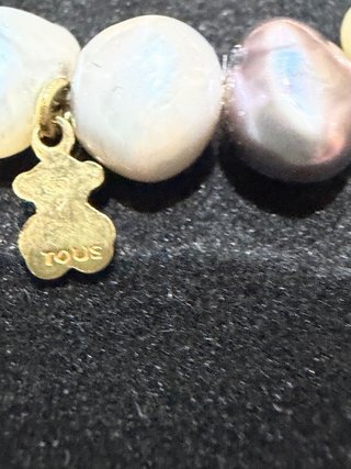 Pulsera Tous perlas multicolor con charm oro
