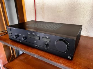 Amplificador Luxman LV-100