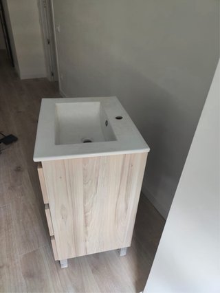 Mueble de baño con lavabo de cerámica