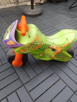 Moto correpasillos infantil dinosaurio