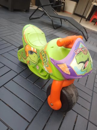Moto correpasillos infantil dinosaurio