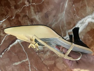Zapatos camel Studio Paloma Talla 39