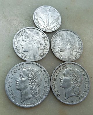 FRANCIA Lote 5 monedas 1, 2 y 5 FF - Posguerra
