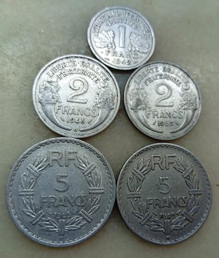 FRANCIA Lote 5 monedas 1, 2 y 5 FF - Posguerra