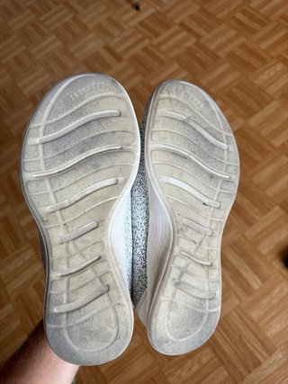 Zapatillas Skechers Gris y Blanco