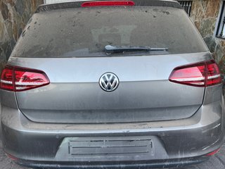Paragolpes trasero y portón VW Golf