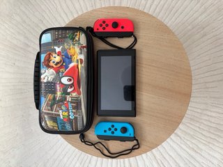 Nintendo Switch + 2 Juegos Sonic + Mario Odyssey
