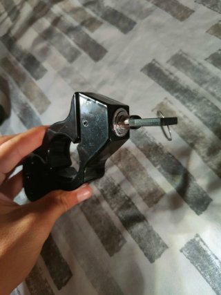Candado antirrobo, bloquea el freno de tu moto.