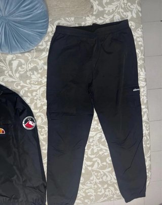 Conjunto ellesse negro chaqueta M y pantalón L
