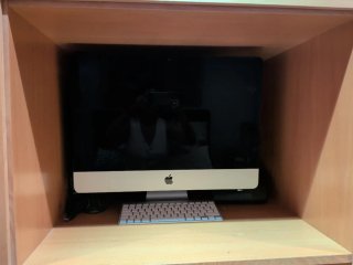 iMac 21.5 (finales de 2013) + Teclado y Ratón