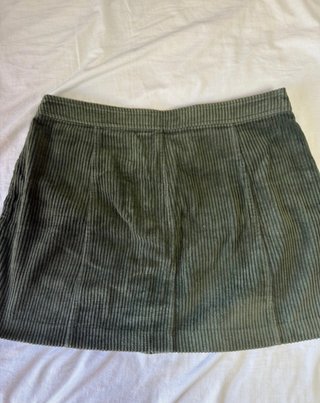 Falda Zara verde militar Talla L