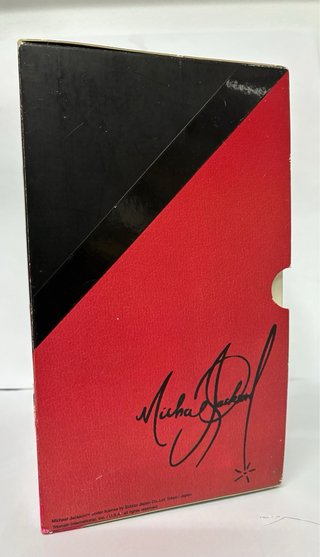 Figura Michael Jackson Thriller con caja original.