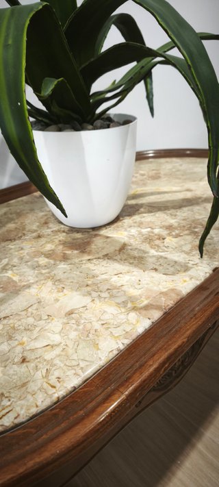 Mesa auxiliar mármol y madera