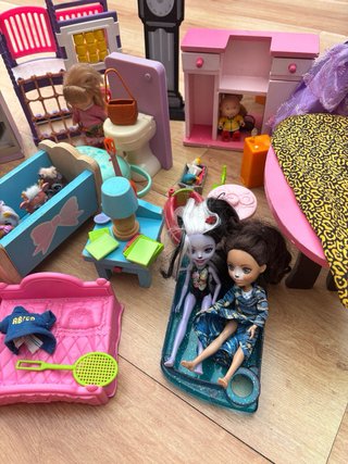 Lote Juguetes Barbie, Enchantimals y Barriguitas