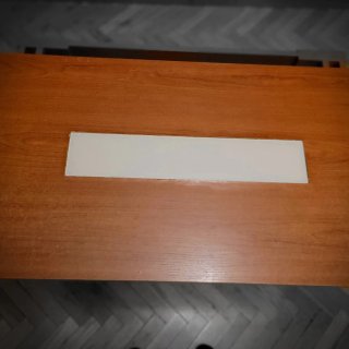 Mesa elevable de salón con ruedas