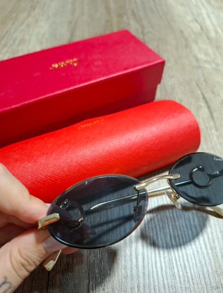 Gafas de sol Cartier negras y doradas