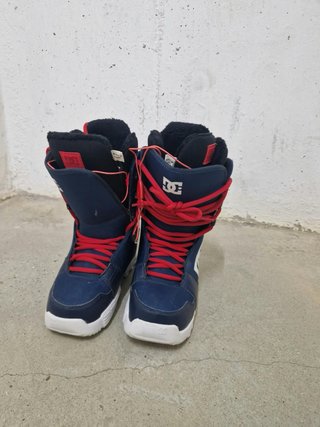 Tabla Snowboard GNU y Botas DC Talla 41