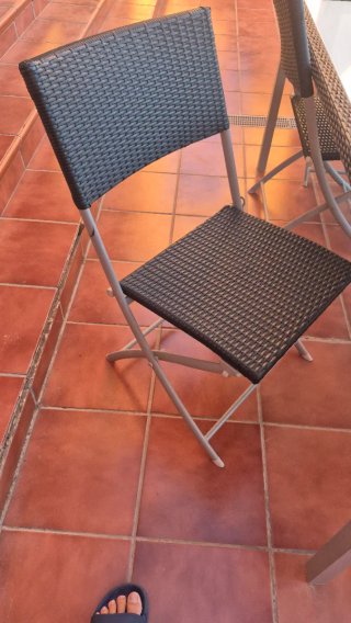 Mesa de jardín cristal y mimbre con 6 sillas.
