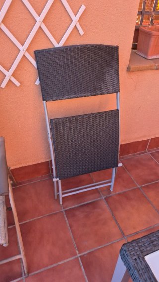 Mesa de jardín cristal y mimbre con 6 sillas.