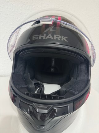 Casco integral Shark negro y rosa