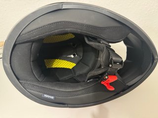 Casco integral Shark negro y rosa