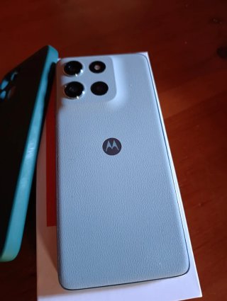 Móvil Motorola g56 5G Verde no tengo la caja