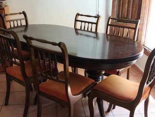 Mesa comedor ovalada y 6 sillas