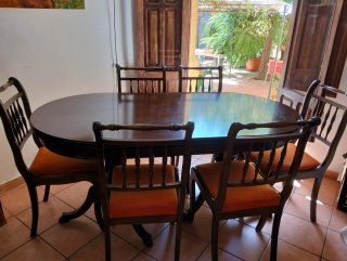 Mesa comedor ovalada y 6 sillas