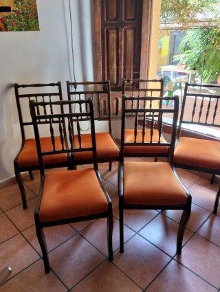Mesa comedor ovalada y 6 sillas