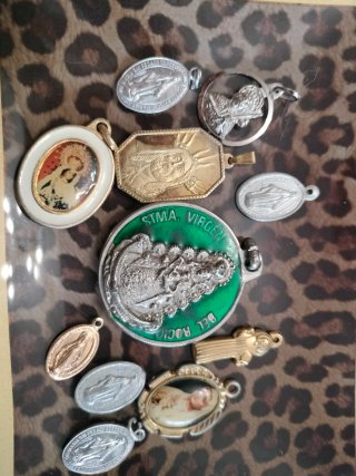 Lote 10 Medallas Religiosas Varios Diseños