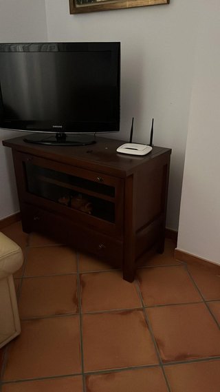 Mueble TV rústico con vitrina