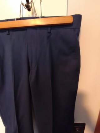 Traje de chaqueta azul juvenil