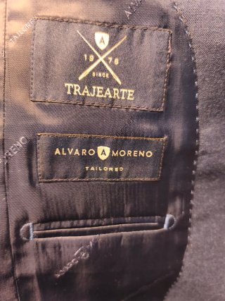 Traje de chaqueta azul juvenil