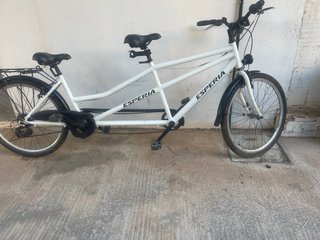 Bicicleta tándem blanca Esperia