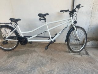 Bicicleta tándem blanca Esperia