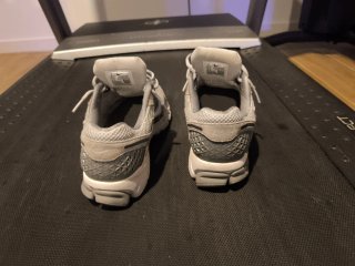 Zapatillas Nike Zoom Vomero 5 Grises