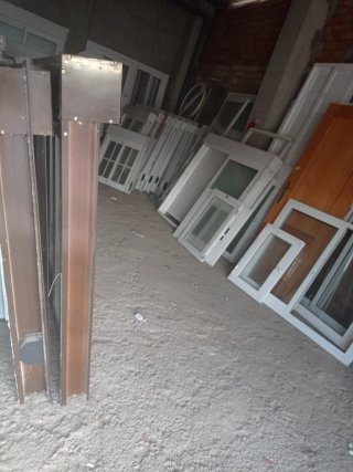 Ventana corredera marrón
