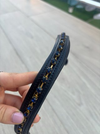 Frontalera con diamantes azules