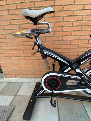 Bici Estática BH 2.8 Aero con funda