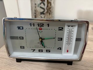 Orologio da tavolo vintage con termometro