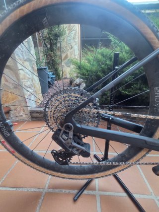 Bicicleta eléctrica Gravel CUBE NUROAD HYBRID