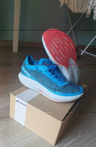 Zapatillas running Salomon azules y rojas