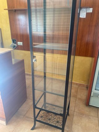 Expositor de cristal y metal