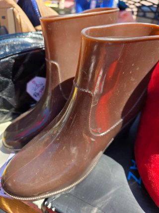 Botas de agua marrones