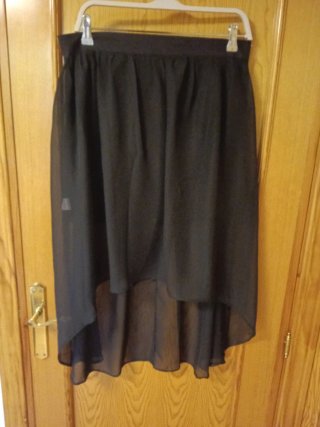 Falda negra asimétrica. Talla más pequeño