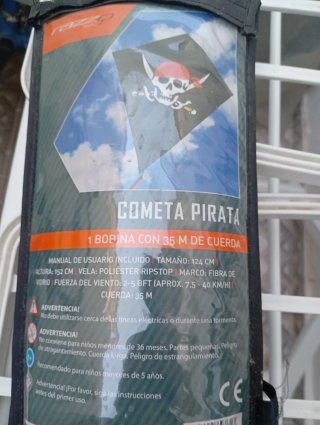 Cometa Pirata con 35m de Cuerda