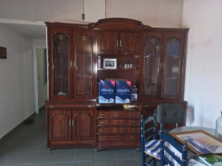 Mueble aparador madera con ruedas