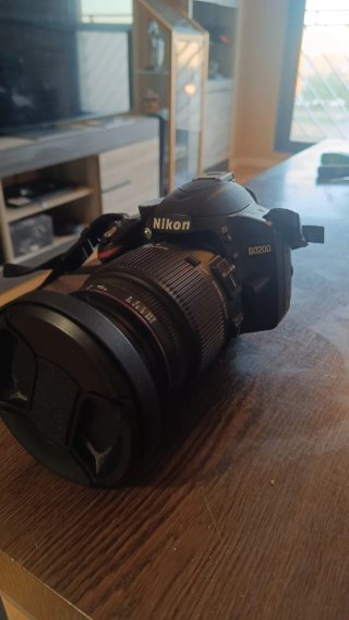 Cámara Nikon D3200 con objetivo y estuche